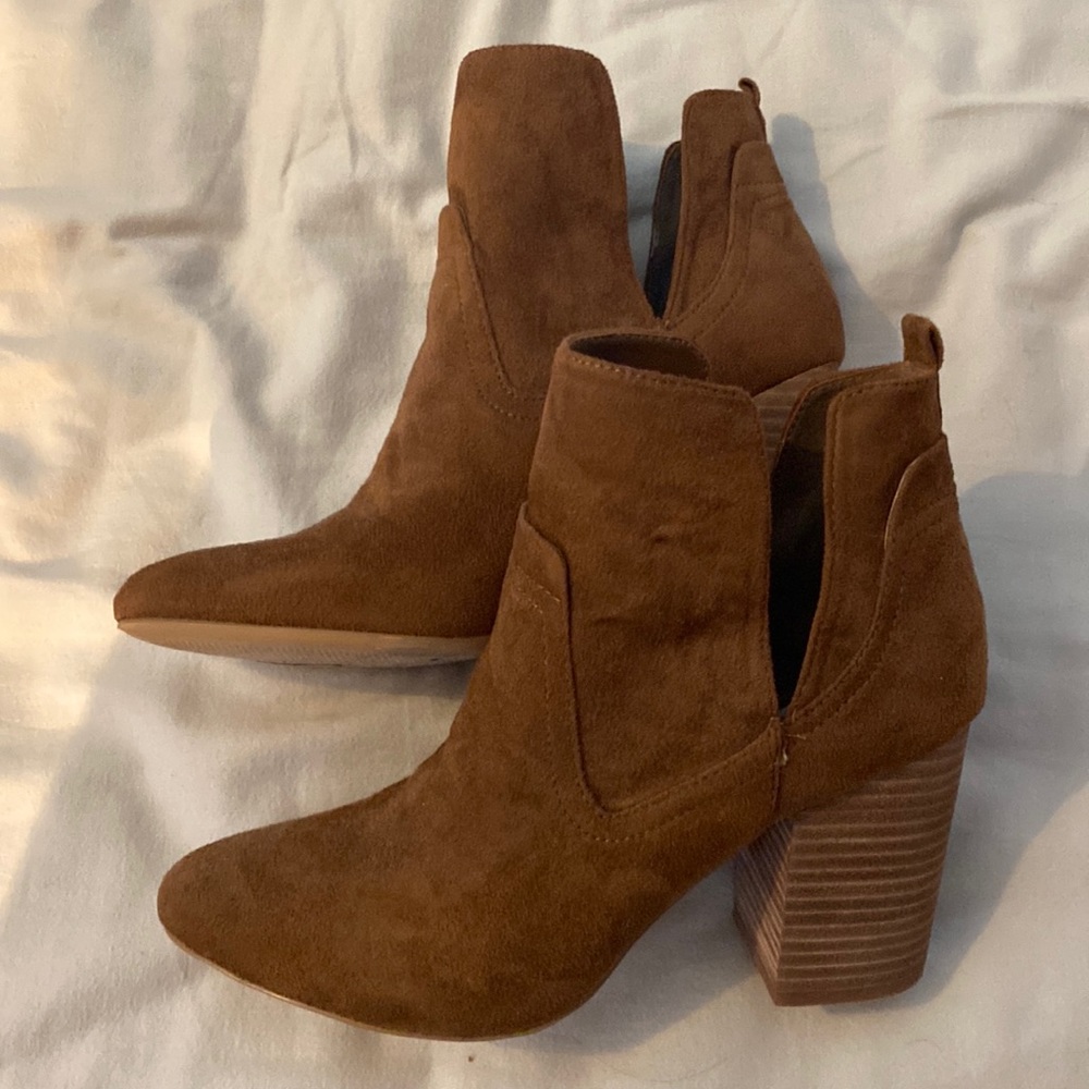 NWOT STEVE MADDEN BROWN SUEDE BOOTIES